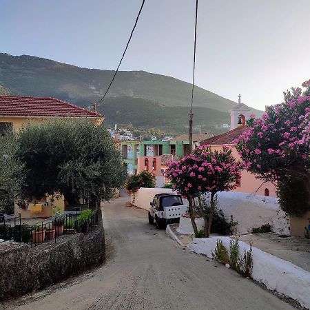 Maroudas Traditional Guest House Vathy  Exterior photo