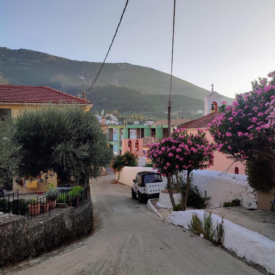 Maroudas Traditional Guest House Vathy  Exterior photo