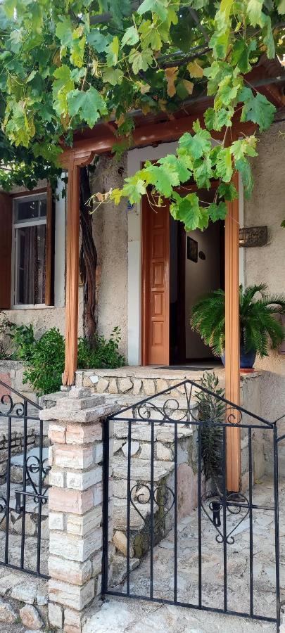 Maroudas Traditional Guest House Vathy  Exterior photo